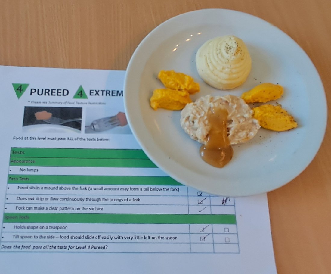 A pur&eacute;ed meal plated to IDDSI standard