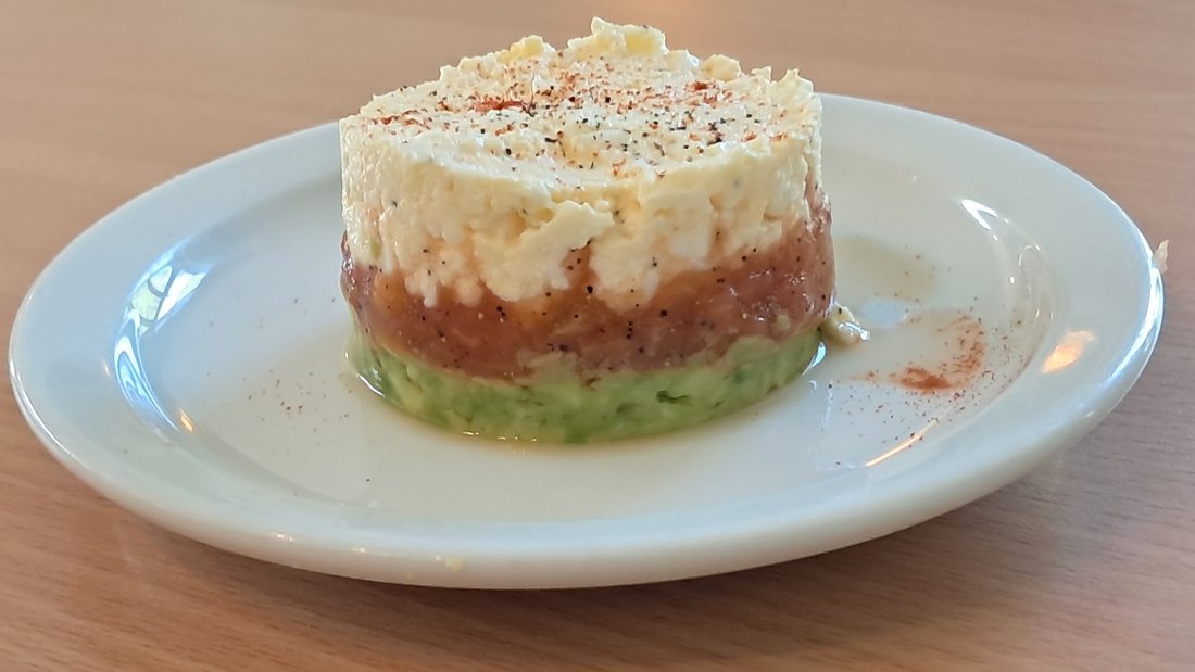 A finished pur&eacute;ed dessert plated for service