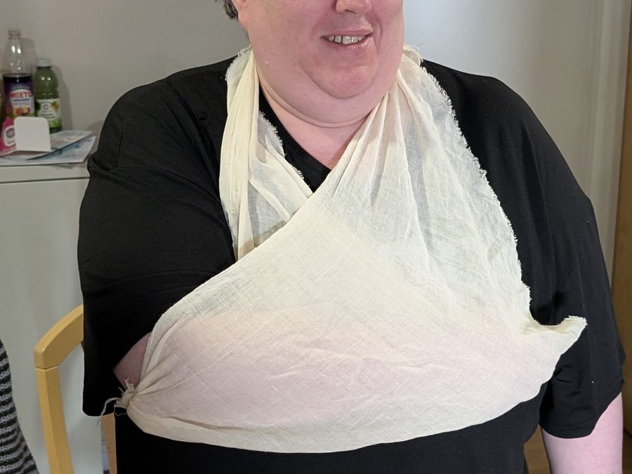 An arm sling applied during first aid training